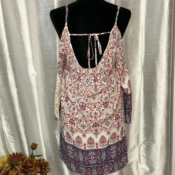 Love Tree Los Angeles Women’s Medium Rayon Cold Shoulder Floral Paisley Tunic - Picture 4 of 10